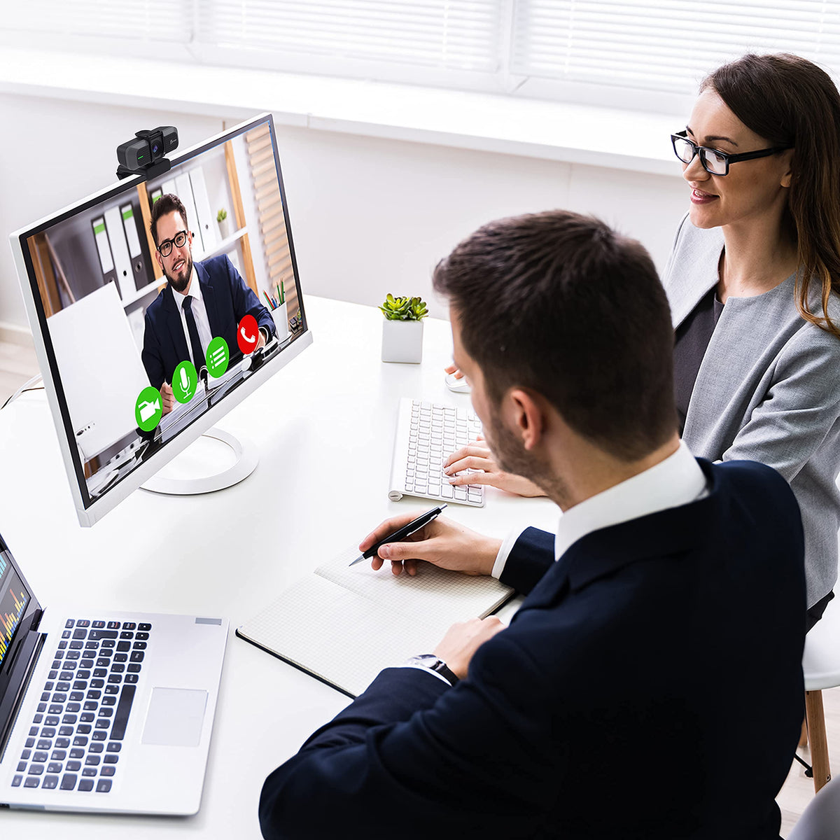 j5create 4K Wide Angle Webcam with Microphone/Privacy Cover