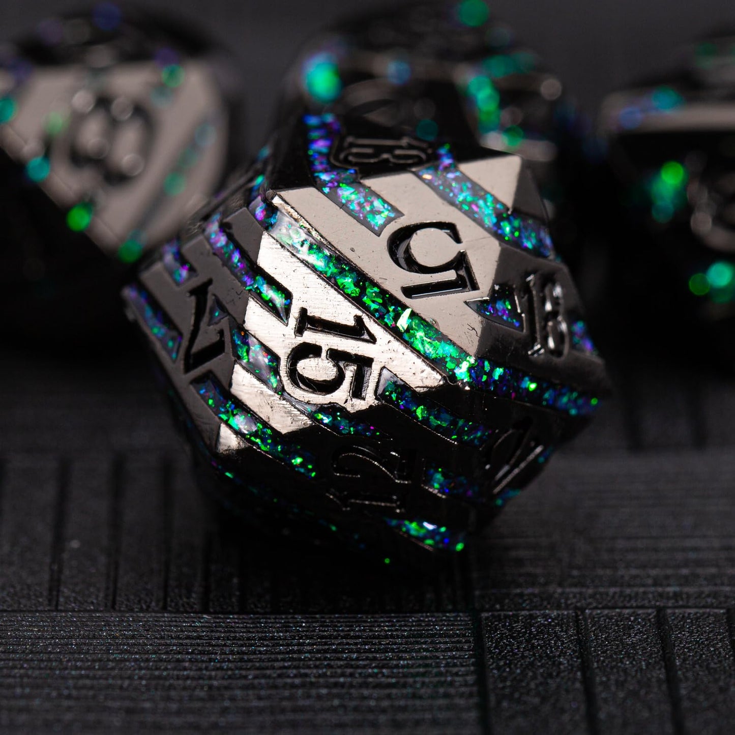 Maywin Metal Dice Set with Inlay Design, Heavy Zinc Alloy DND Dice for RPG & Tabletop Gaming