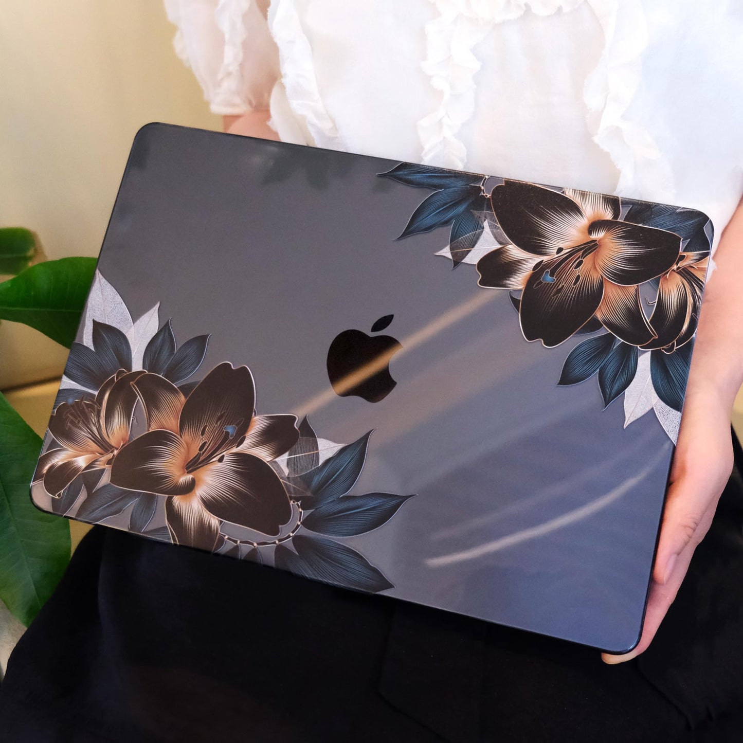 MEEgoodo Case for M5/M4/M3/M2 MacBook Air 13 inch 2026 2025 2024 2022, Fit Model A3449/A3240/A3113/A2681, Case Compatible with MacBook Air 13.6-inch, Golden Lilies