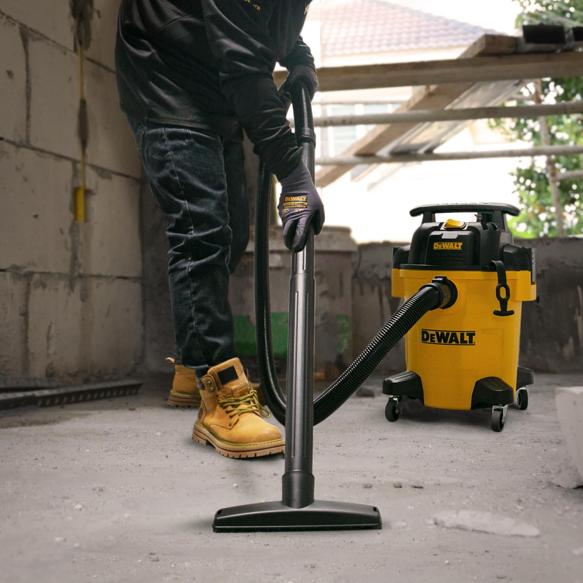 DEWALT 6 Gal. 4.0 HP Poly Wet/Dry Vacuum with Hose and Accessories DXV06PL