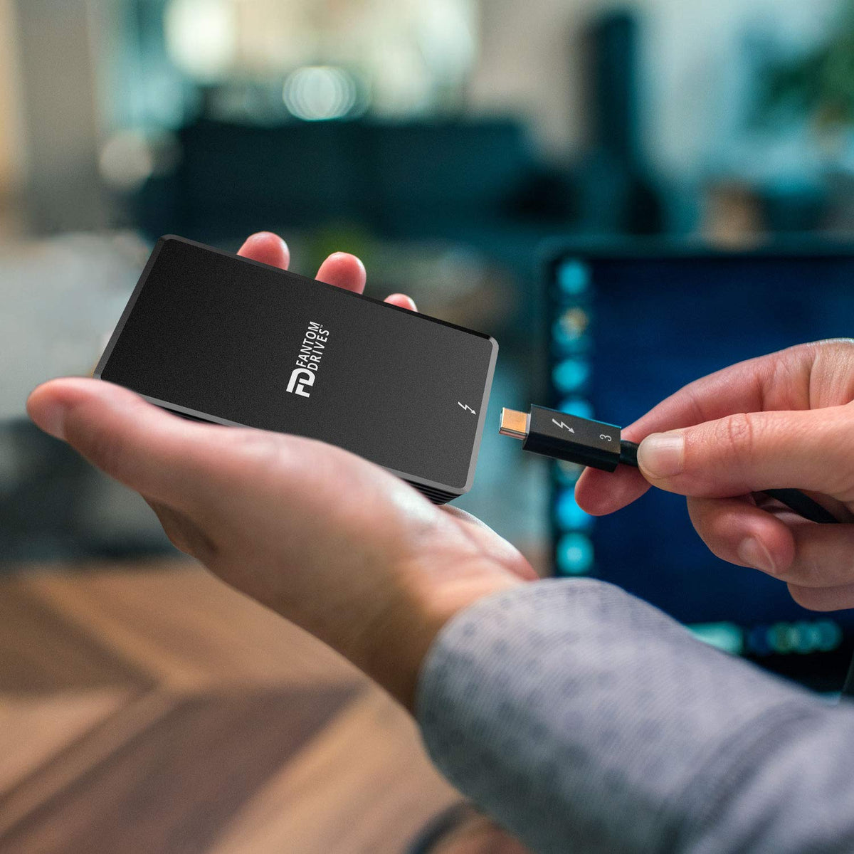 Fantom Drives Extreme 2TB External SSD - 2800MB/s, Thunderbolt 3 and 4, USB Type-C, Aluminum, 3D NAND TLC, TB3X-2300N2TB