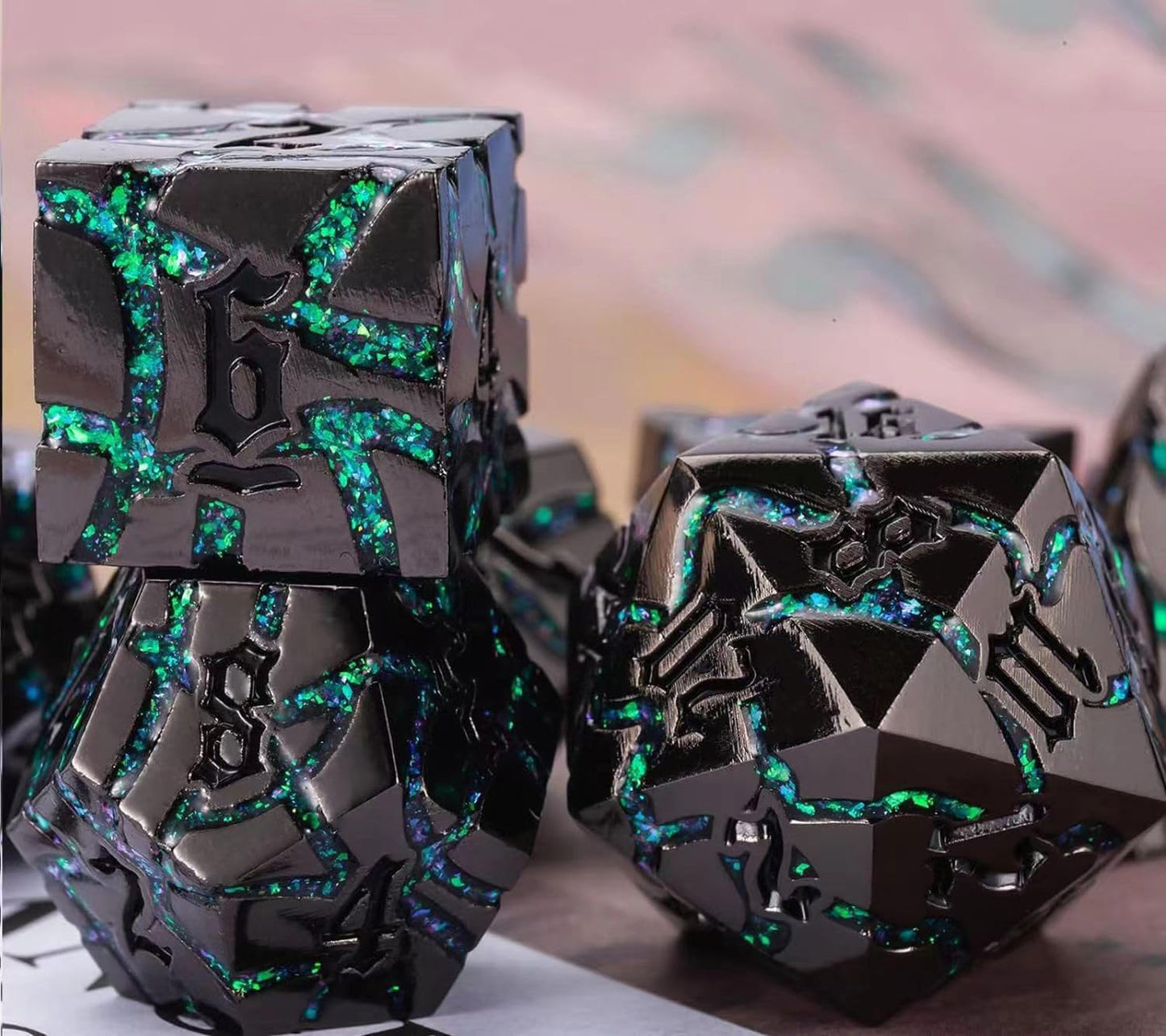 Maywin Cracked Rune Metal Dice Set for DND & RPG – Dark Fantasy Fractured Design, Premium Heavy Metal Polyhedral Dice with Deep Engraved Numbers, 7-Piece Set – Green Mystic Vein