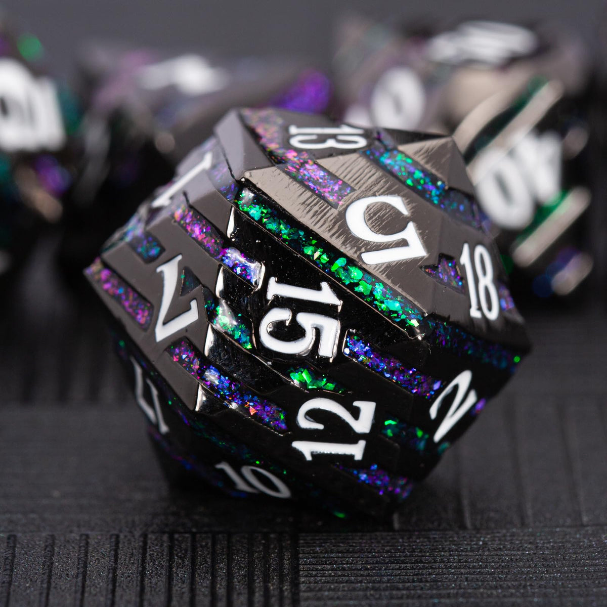 Maywin DND Dice Set Dungeons and Dragons Dice d20 Metallic Stripes Dice w/ Gift Case, Polyhedral Dice Sets Tabletop Games D&D Dice MTG Pathfinder Role Playing Game (Antique Red Copper Seven Colors)