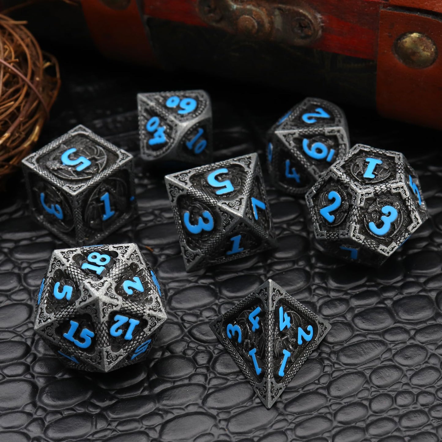 Haxtec Metal DND Dice Set, 7 Pcs Dragon Pattern Polyhedral Dice for RPG